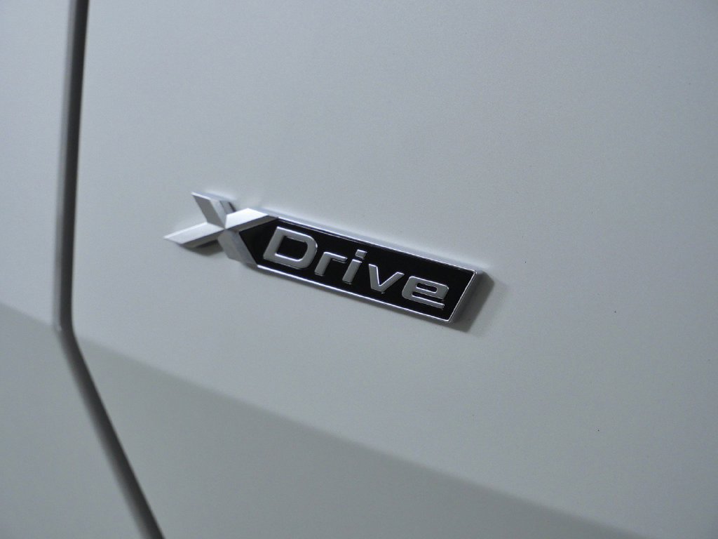 New 2026 Mineral White Metallic BMW 30 xDrive image 13