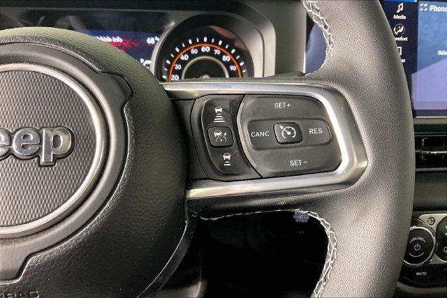 Used 2025 White Jeep Sahara image 7