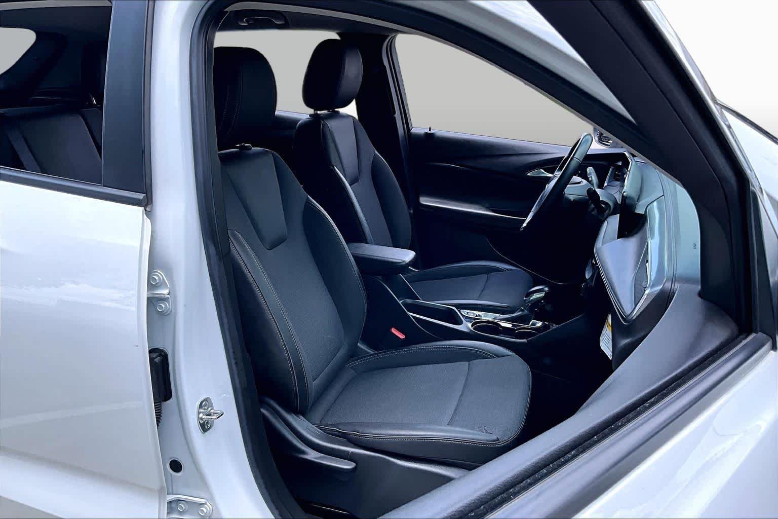 Used 2024 Summit White Buick Preferred image 8