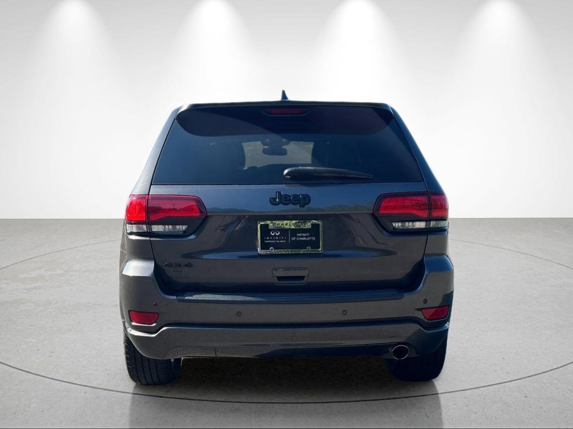 Used 2020 Granite Crystal Metallic Clearcoat Jeep Altitude image 4