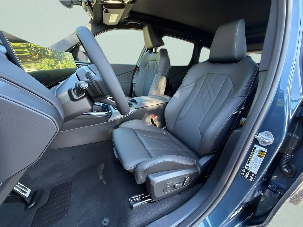 New 2026 Arctic Race Blue metallic BMW 30 xDrive image 10