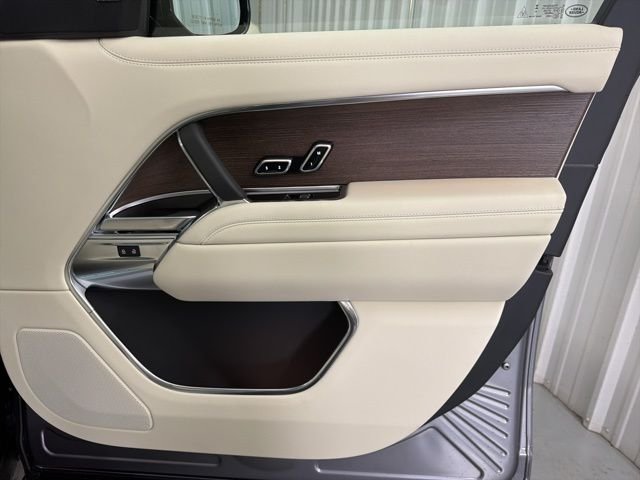 New 2026 Eiger Grey Land Rover SE image 22