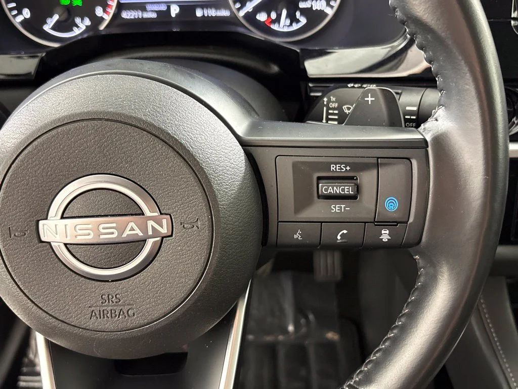 Used 2025 White Nissan SV image 34