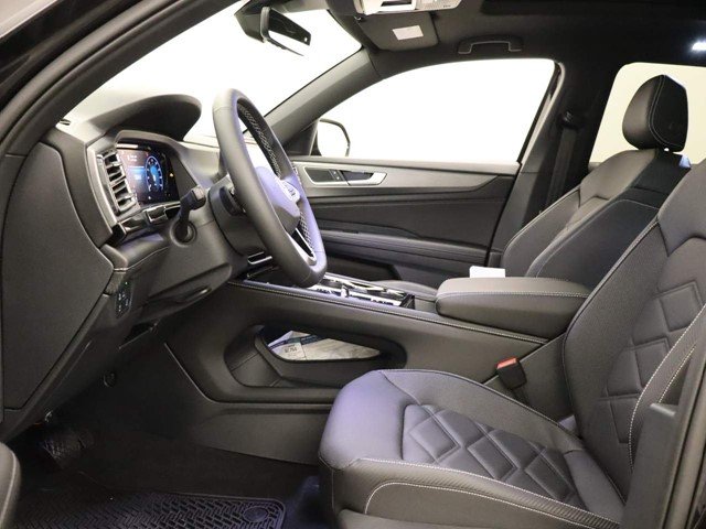 New 2026 Deep Black Pearl Volkswagen 2.0T SE W/TECHNOLOGY image 16