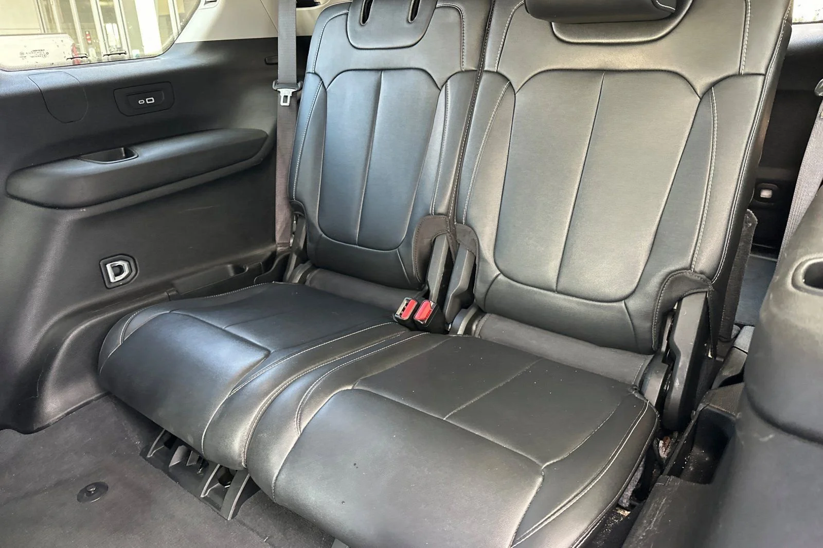 Used 2023 White Jeep Limited image 15