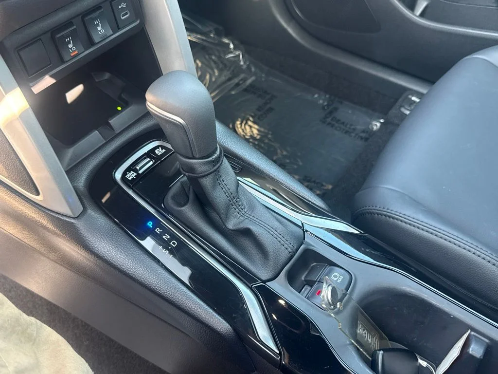 Used 2025  Toyota Hybrid XSE image 15