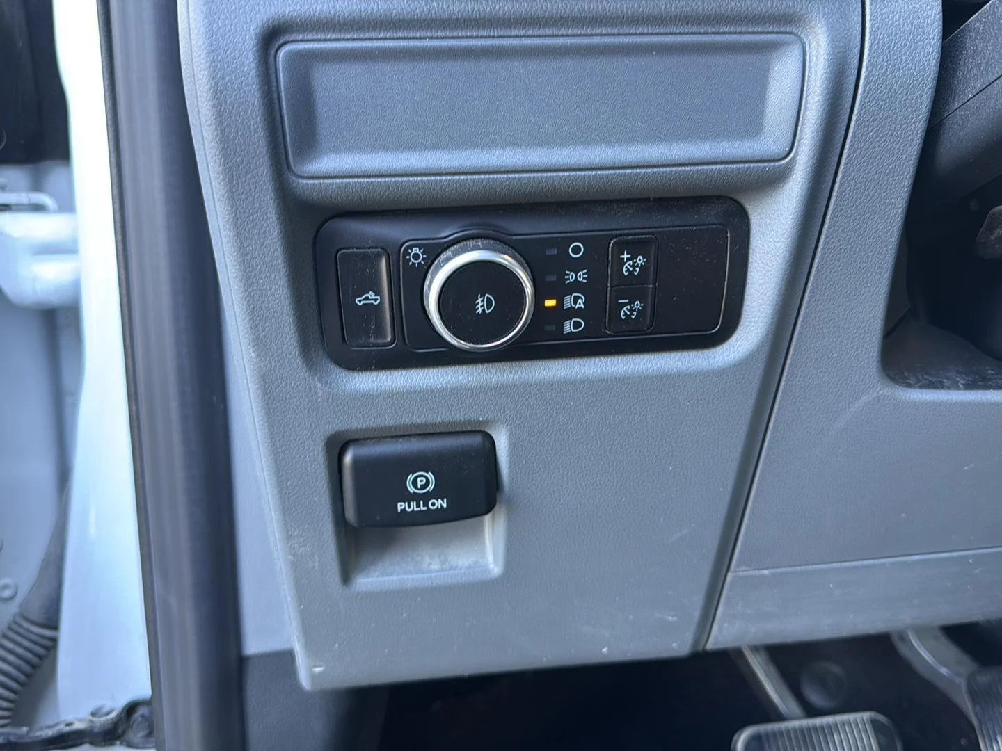 Used 2023 Oxford White Ford XLT image 18