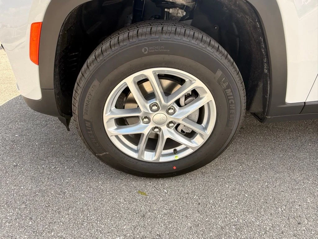 New 2026 Bright White Clearcoat Jeep Laredo image 30