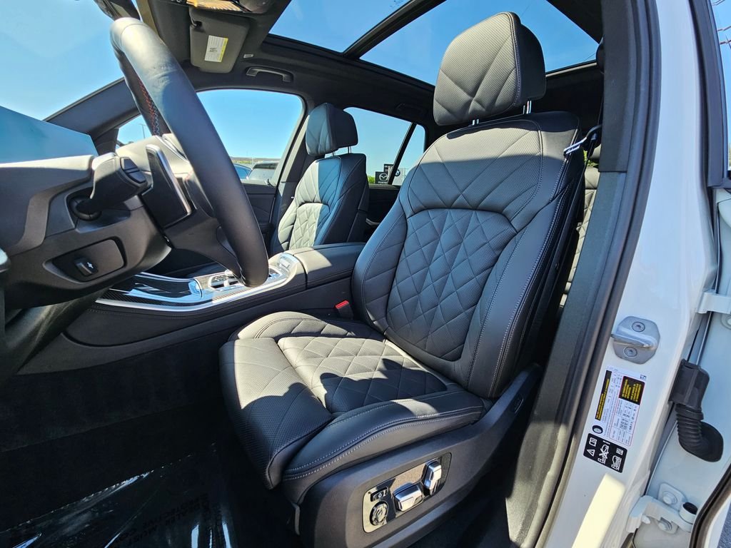 Certified Used 2025 Alpine White BMW M60i image 18