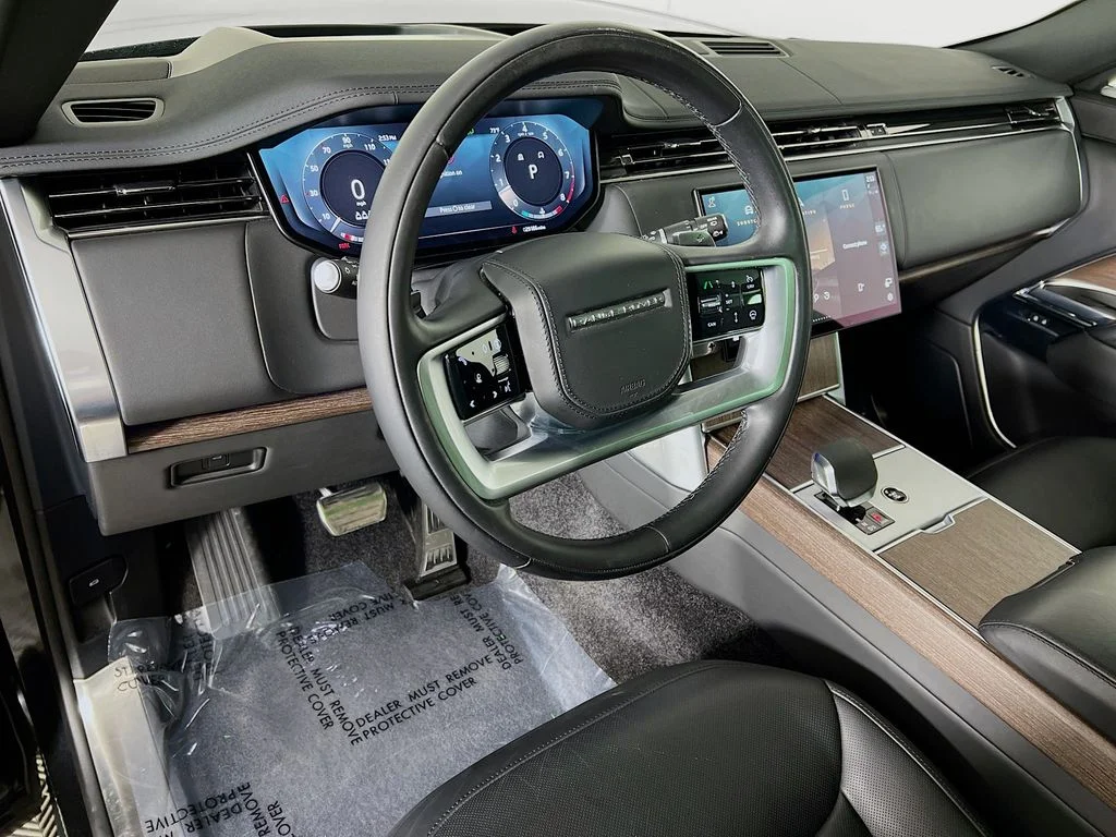 Used 2024 Santorini Black Metallic Land Rover SE image 9
