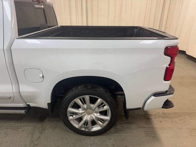New 2026 Polar White Tricoat Chevrolet High Country image 13