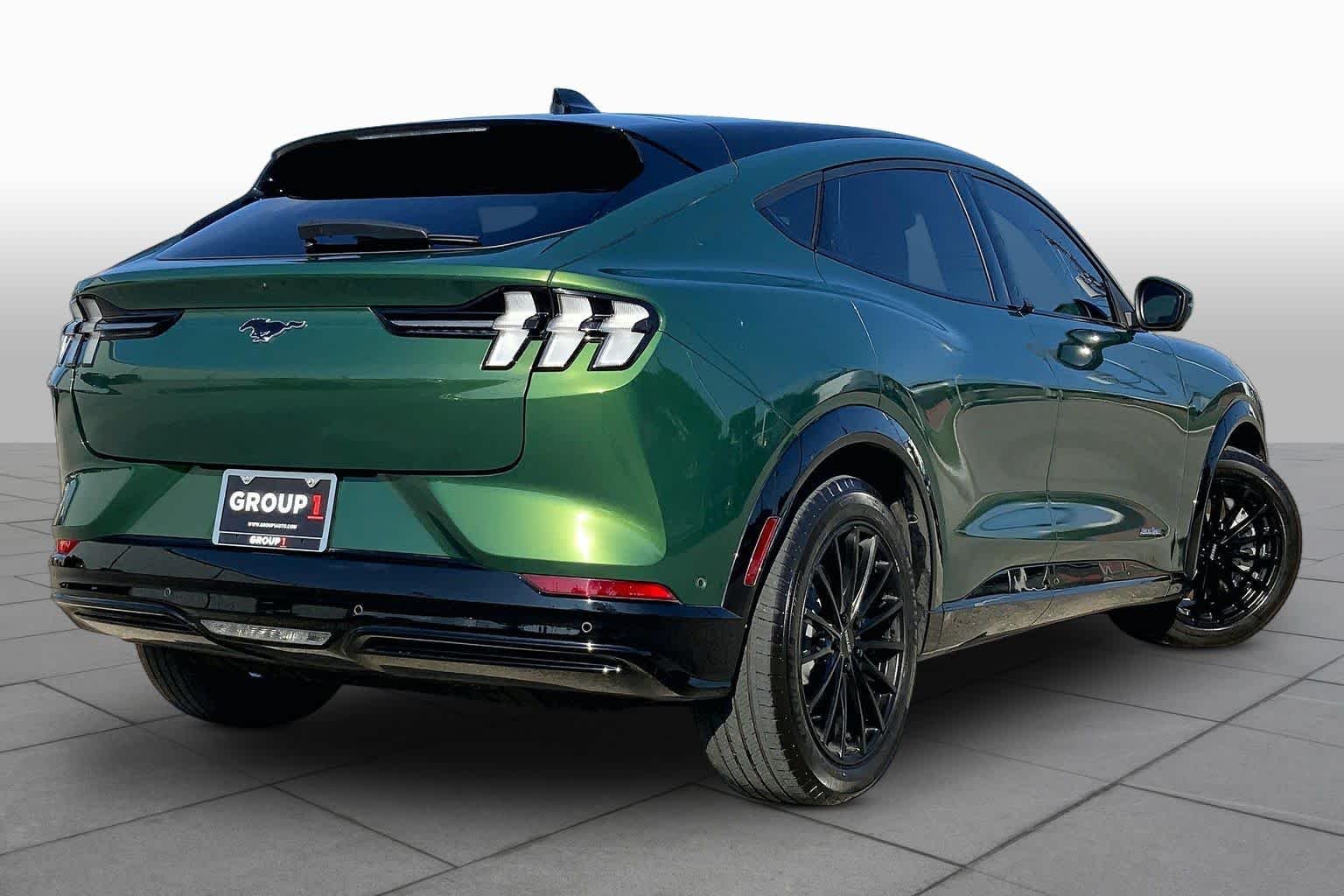 Used 2024 Eruption Green Metallic Ford Premium image 12