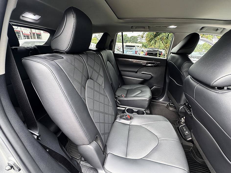 Used 2025 Heavy Metal Toyota Hybrid Platinum image 25