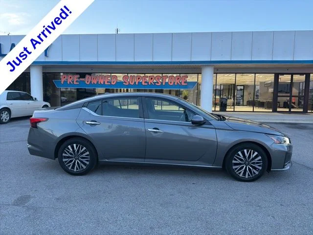 Used 2023 Gray Nissan 2.5 SV image 2