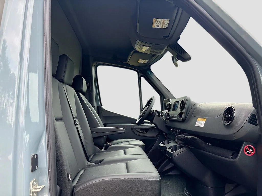 Used 2024 Blue Mercedes-Benz BOX TRUCK image 27