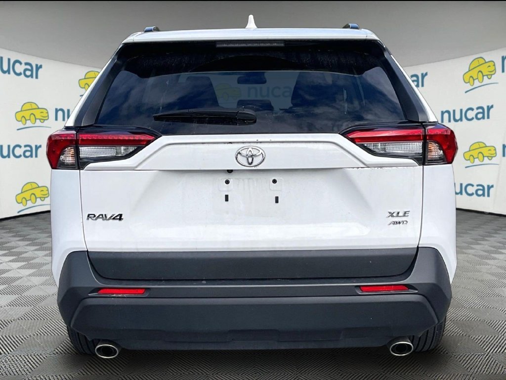 Used 2025 White Toyota XLE image 3