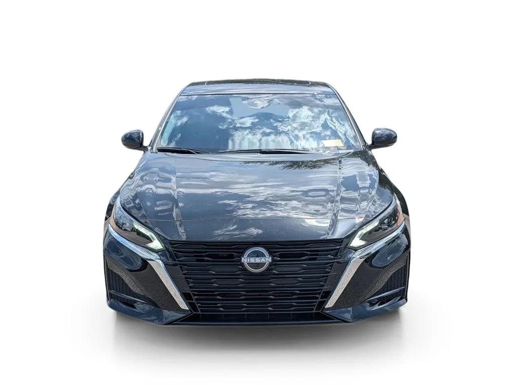 Used 2025 Black Nissan 2.5 SL image 2