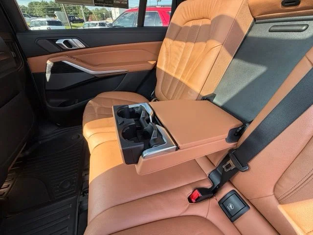 Used 2021 White BMW xDrive40i image 27
