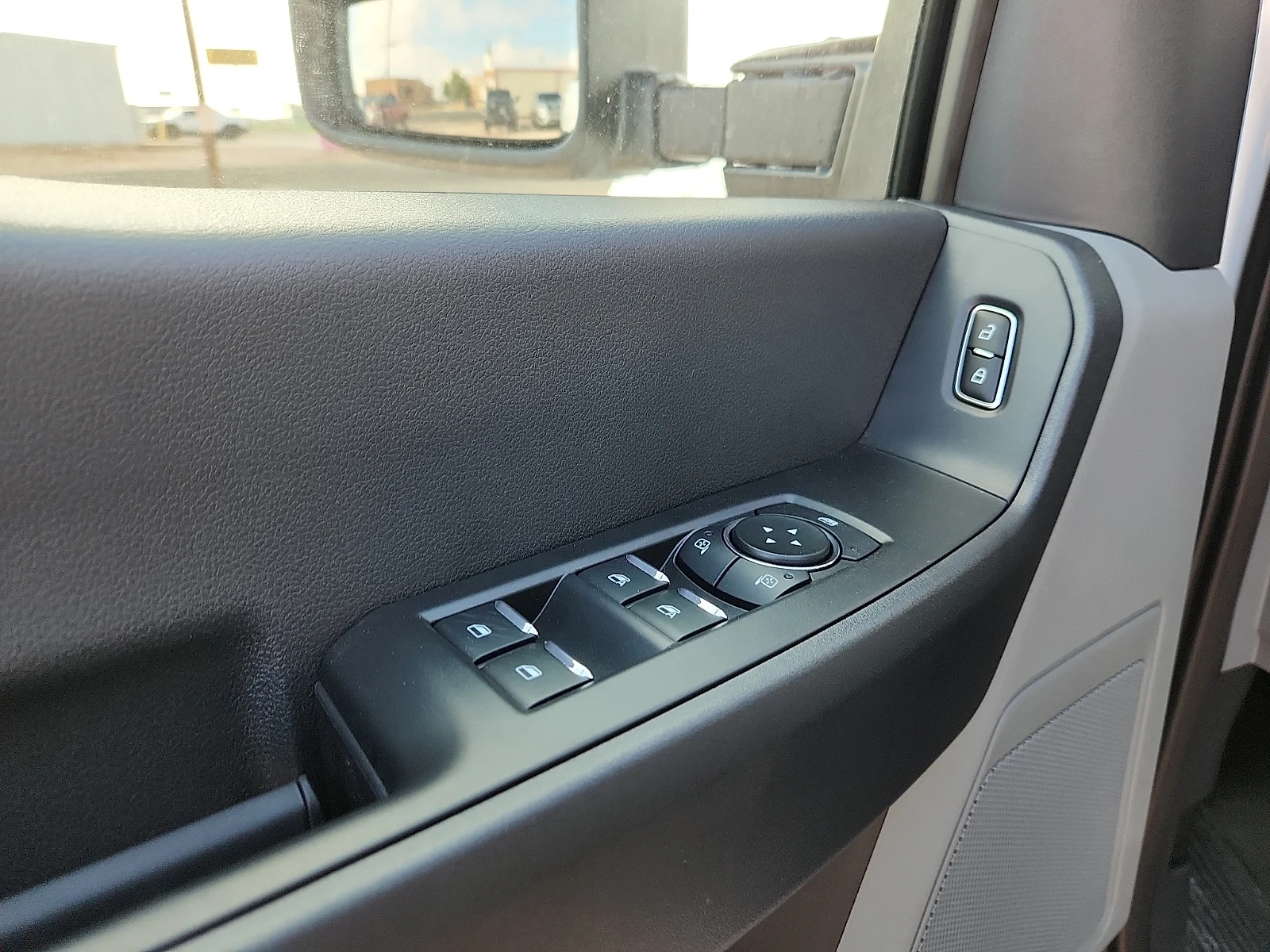 New 2026 Oxford White Ford XL image 15