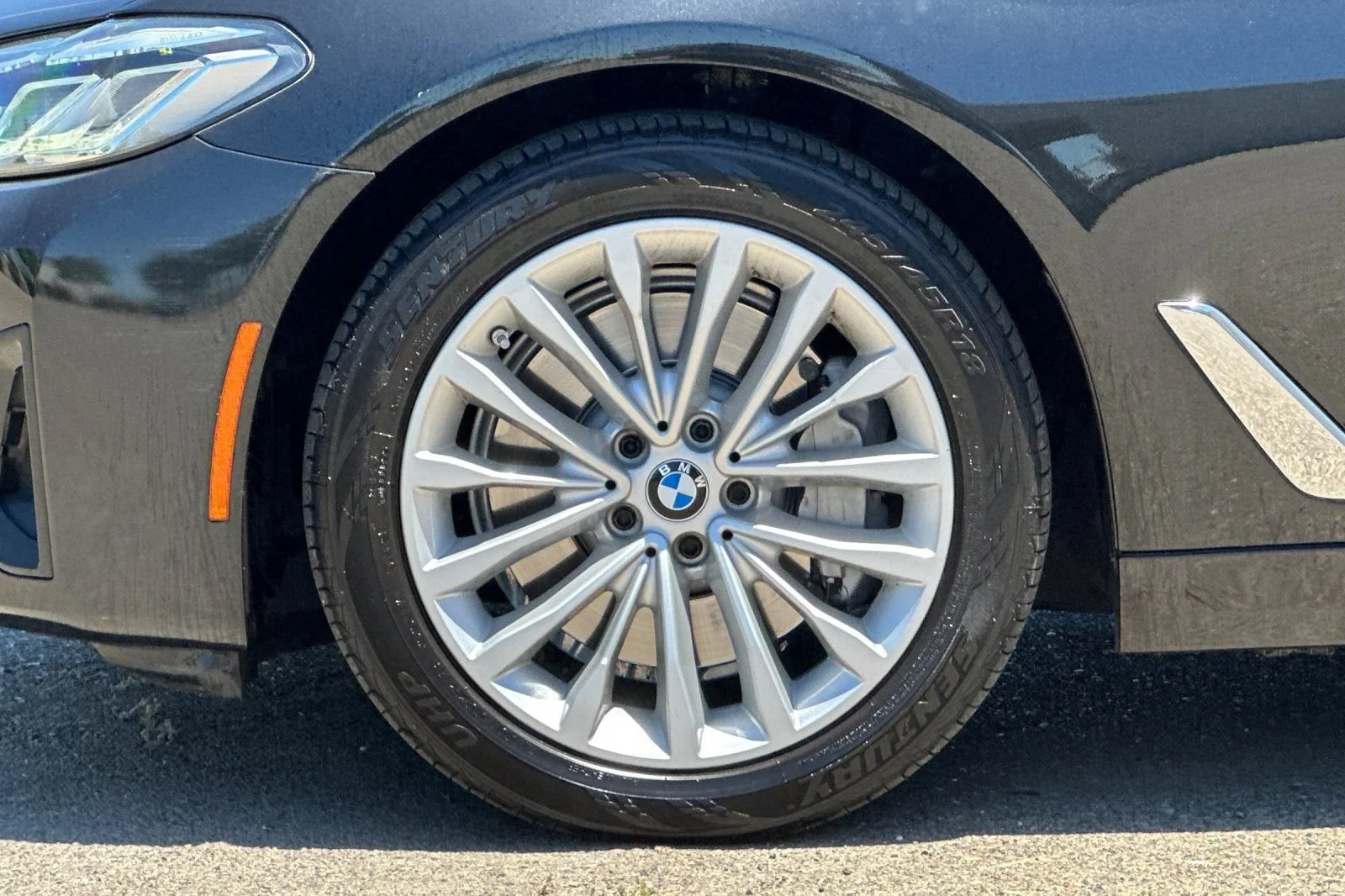Used 2021 Black BMW 530i image 26