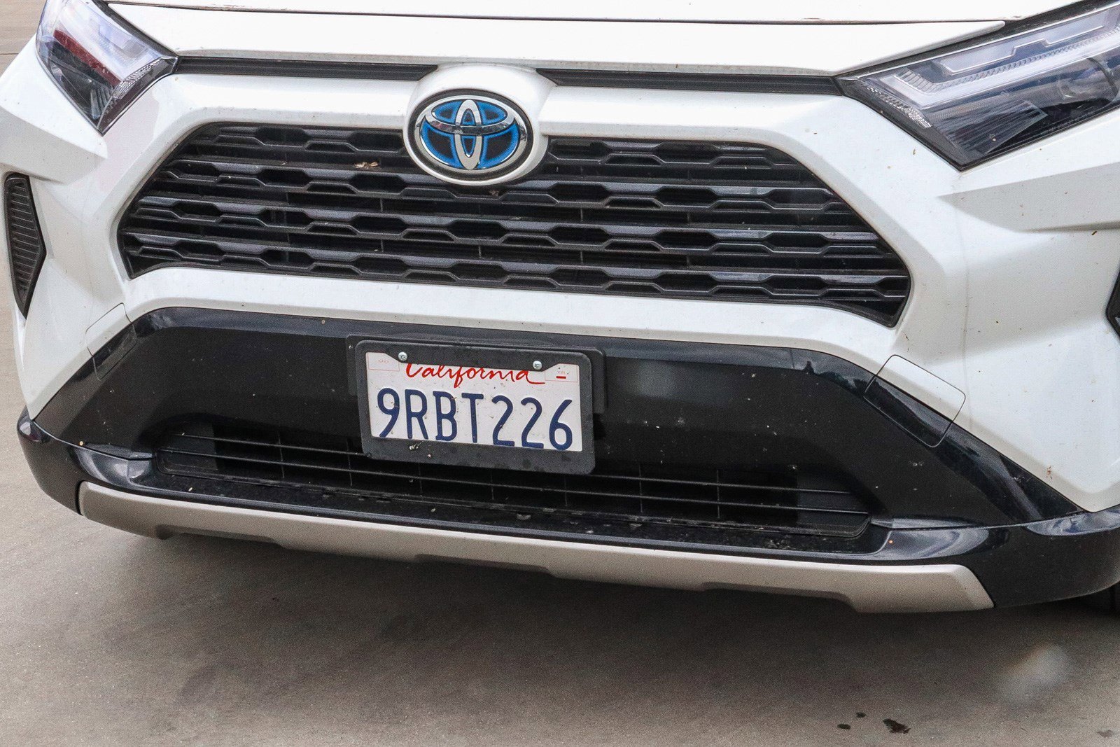 Used 2024 Wind Chill Pearl Toyota Hybrid SE image 10
