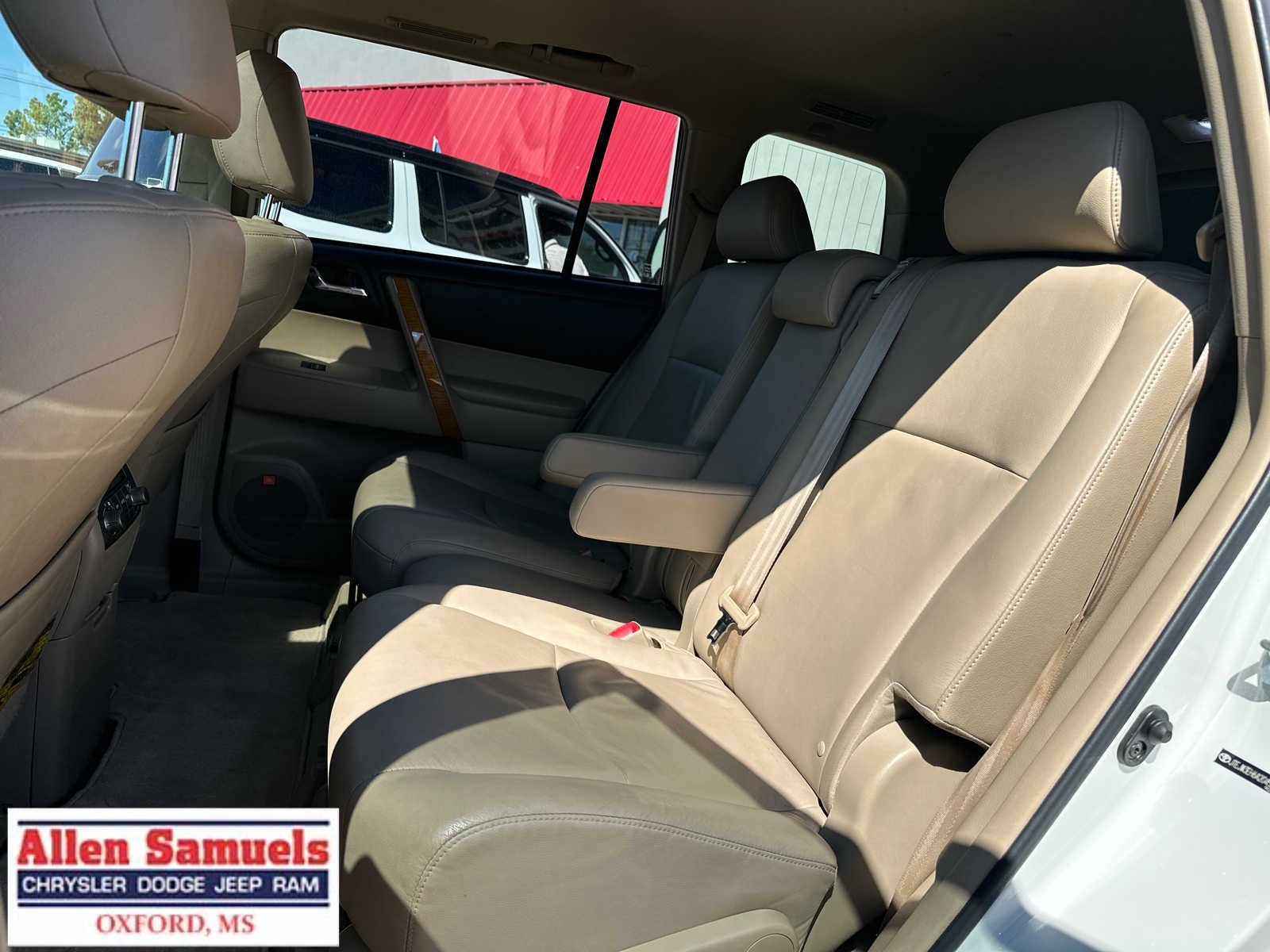 Used 2010 Blizzard Pearl Toyota Limited w/3rd Row image 15