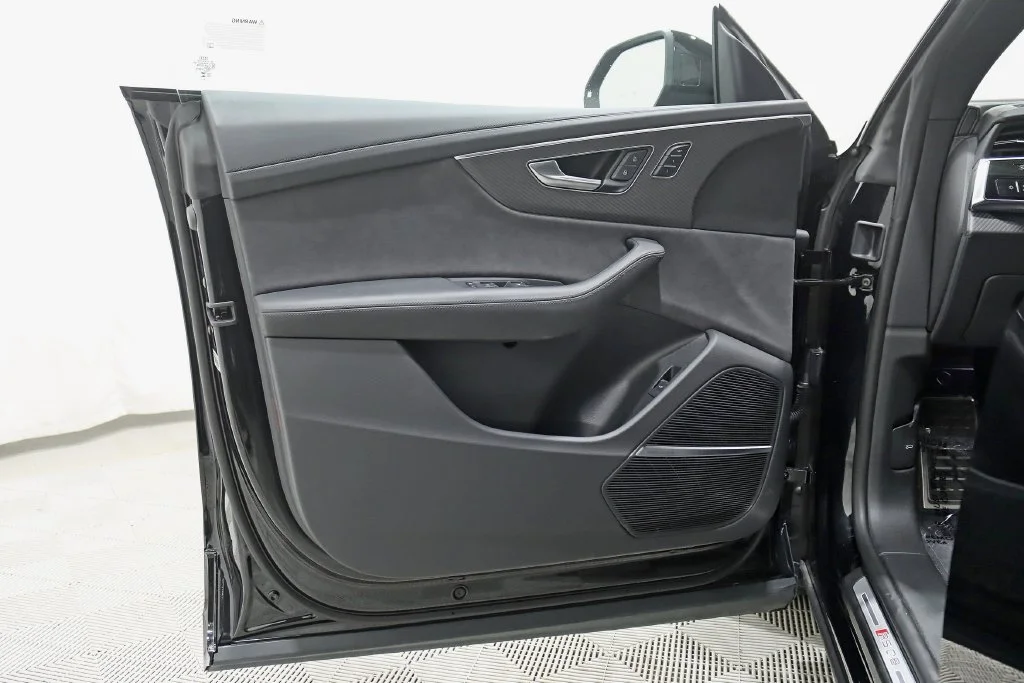 Used 2026 Black Audi 4.0T image 37