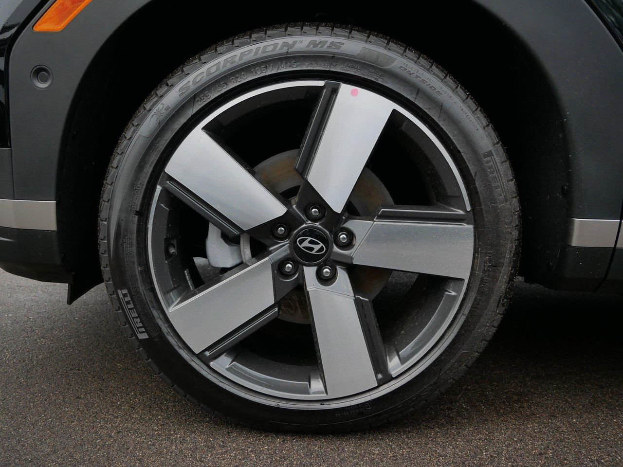 New 2026 Phantom Black Hyundai Limited 6P image 5