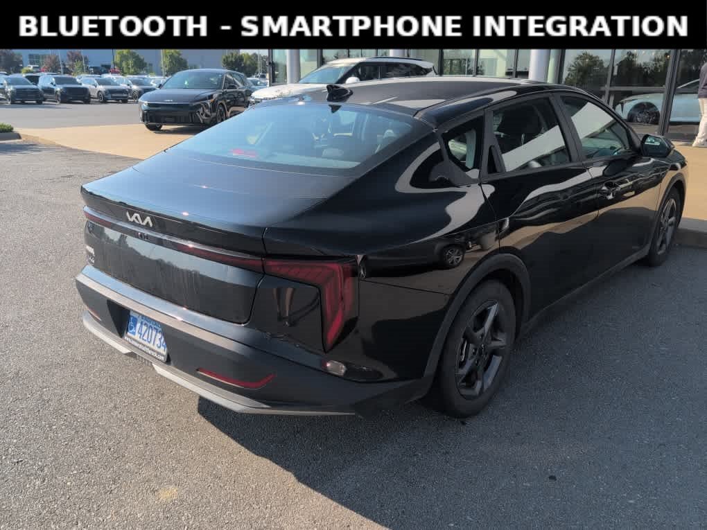 Used 2025 Aurora Black Pearl Kia LXS image 4