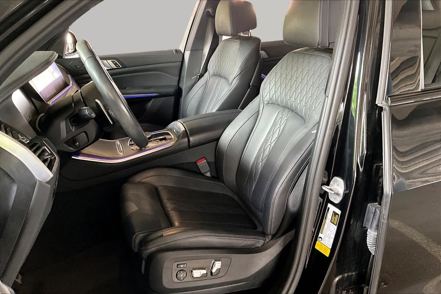 Used 2021 Black Sapphire Metallic BMW sDrive40i image 7