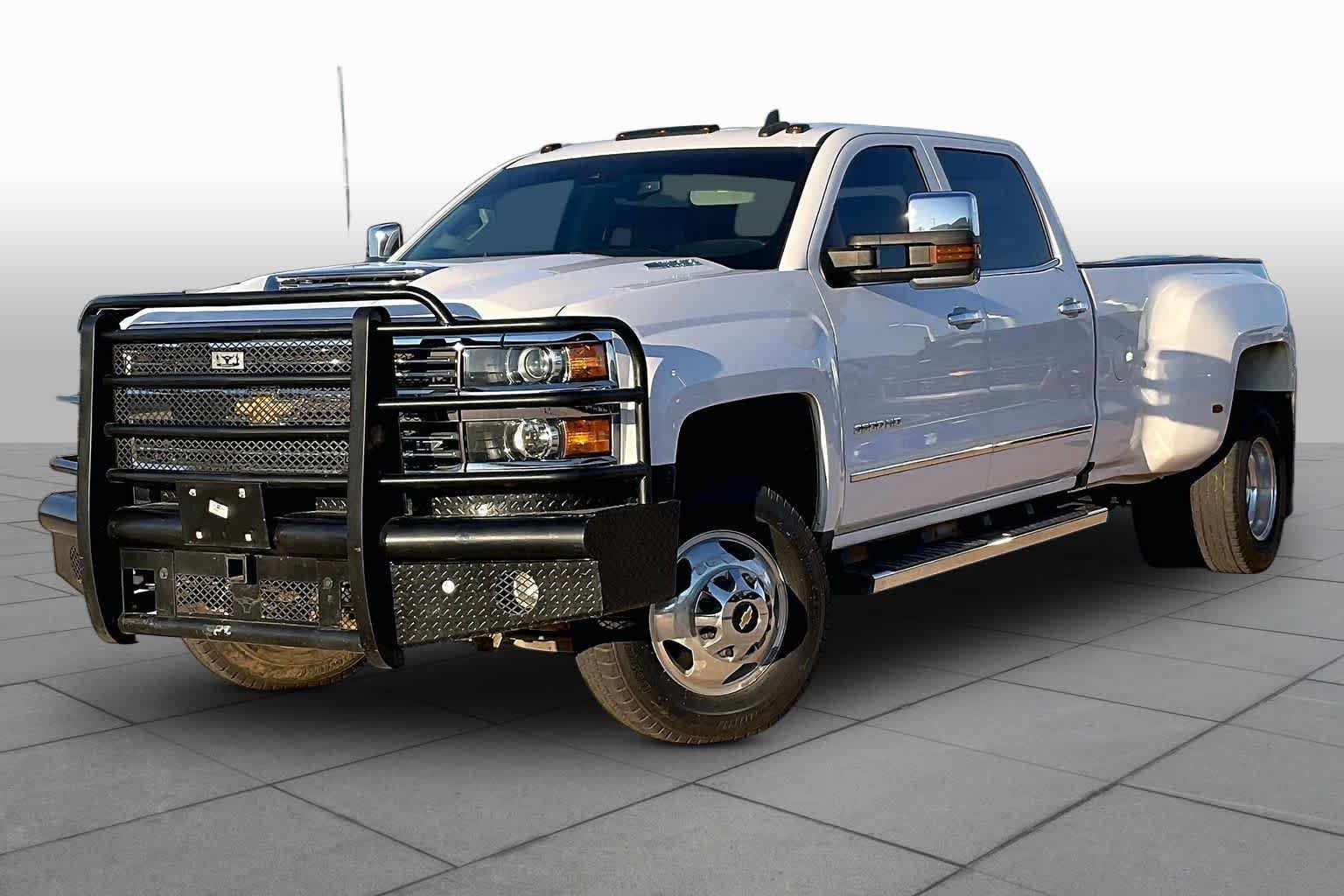 Used 2018 SUMMIT WHITE Chevrolet LTZ image 2