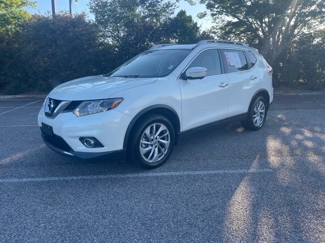 Used 2015 White Nissan SL image 4