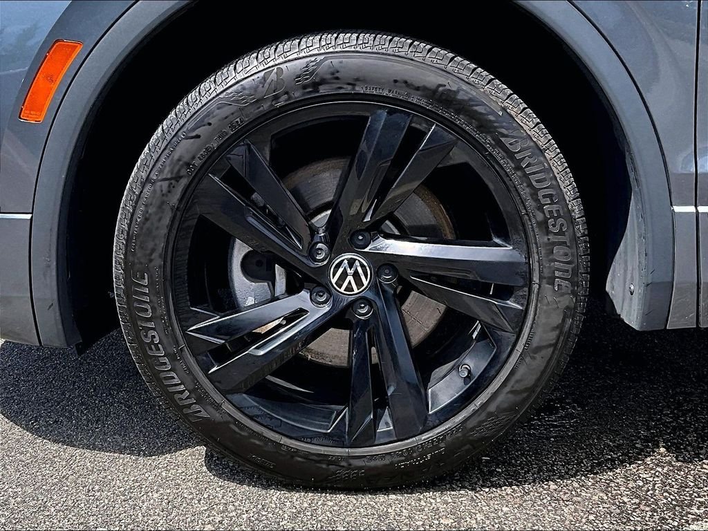 Used 2023 Gray Volkswagen 2.0T SE R-Line Black image 7