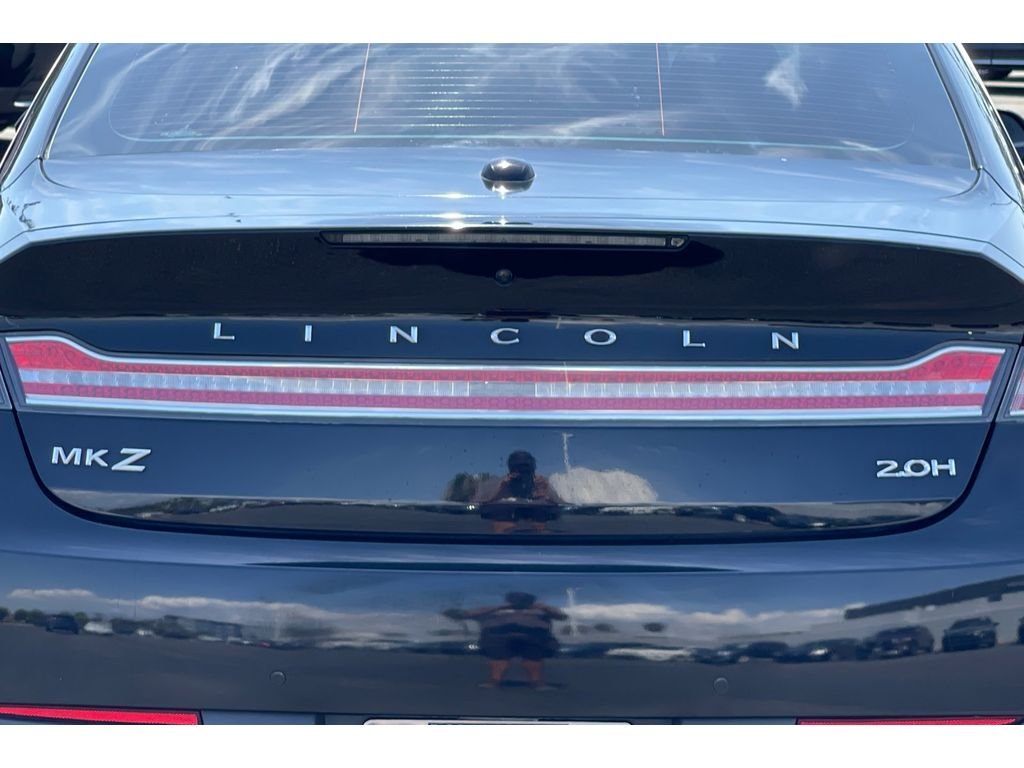 Used 2018 Black Velvet Lincoln Hybrid Reserve image 46