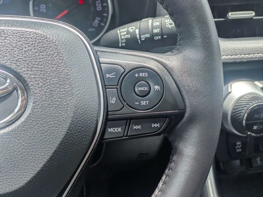 Used 2021 Gray Toyota XLE Premium image 27