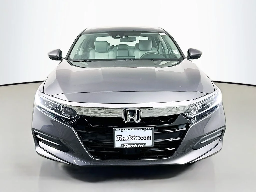 Used 2018 Lunar Silver Metallic Honda LX image 3