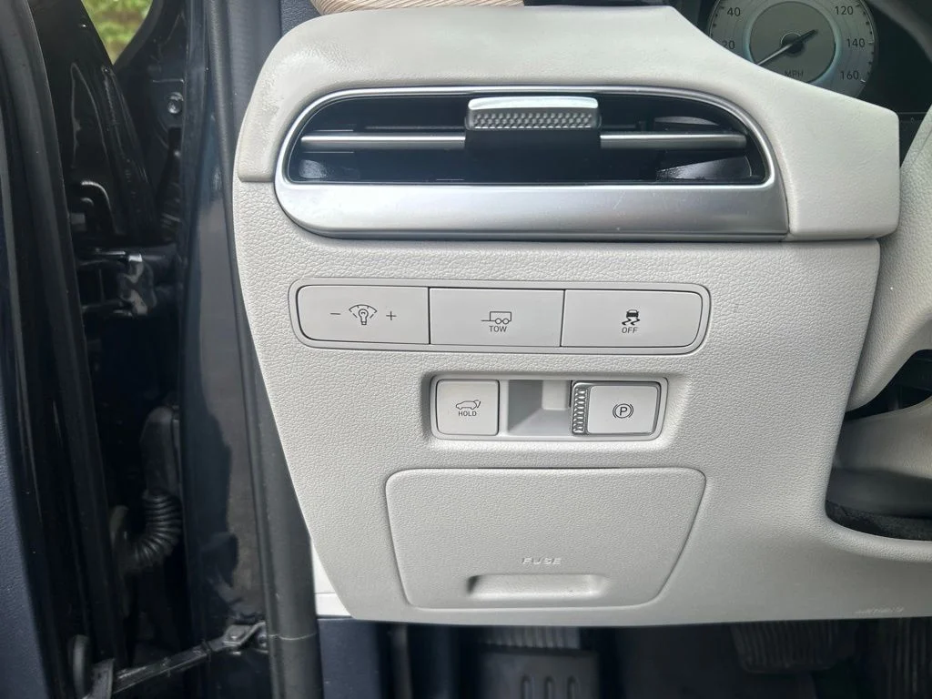 Used 2023 White Hyundai Limited image 23