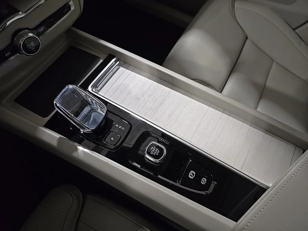New 2026 Crystal White Volvo T8 Ultra image 12