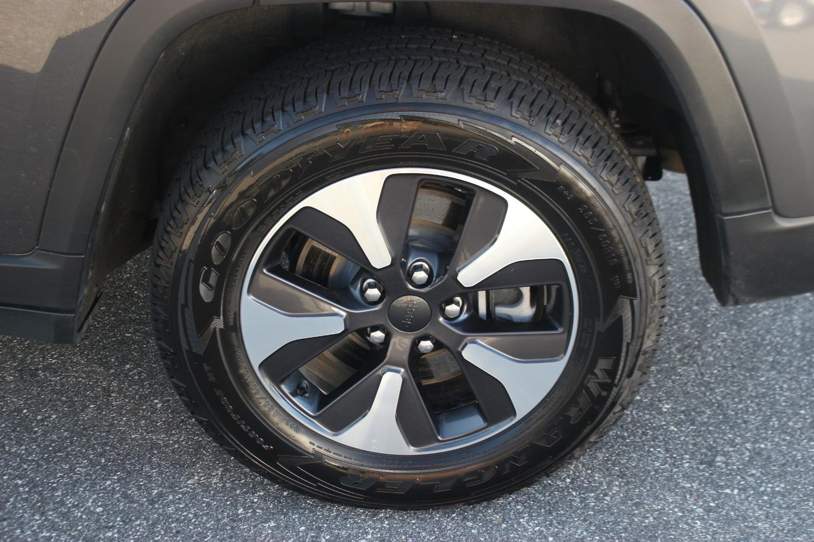 Used 2024 Grey Jeep 4x4 image 41