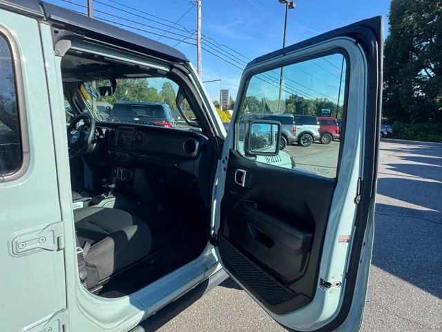 Used 2023  Jeep Willys 4xe image 12