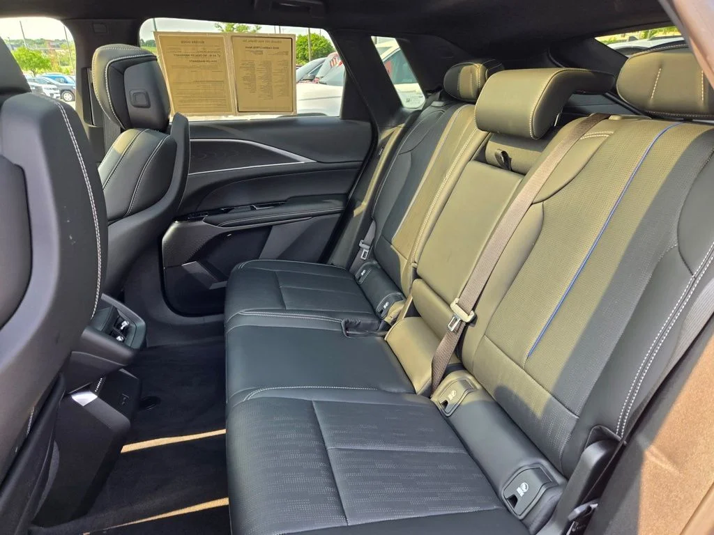 Used 2025 Silver Cadillac Sport image 27