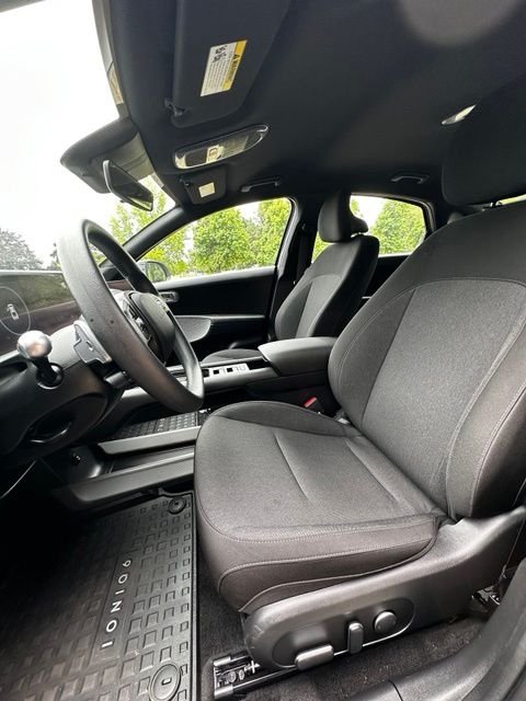 2025 Hyundai IONIQ 6 SE - Photo 11