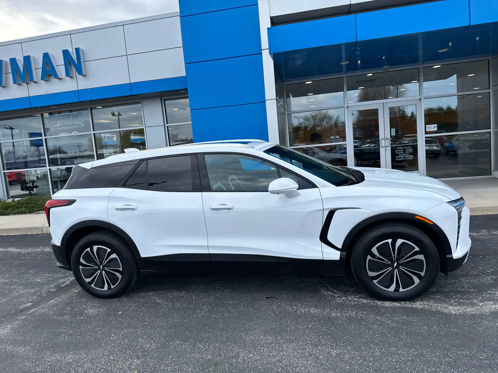 Used 2024 Chevrolet Blazer EV LT with VIN 3GNKDBRJ1RS243723 for sale in Cedarburg, WI