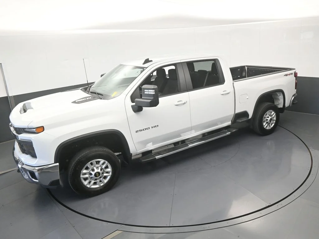 Used 2025 Summit White Chevrolet LT image 52