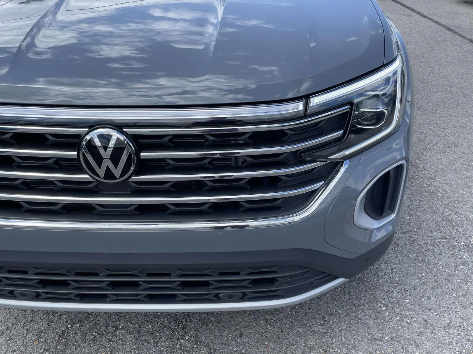 New 2026 Pure Gray Volkswagen 2.0T SE w/Technology image 9