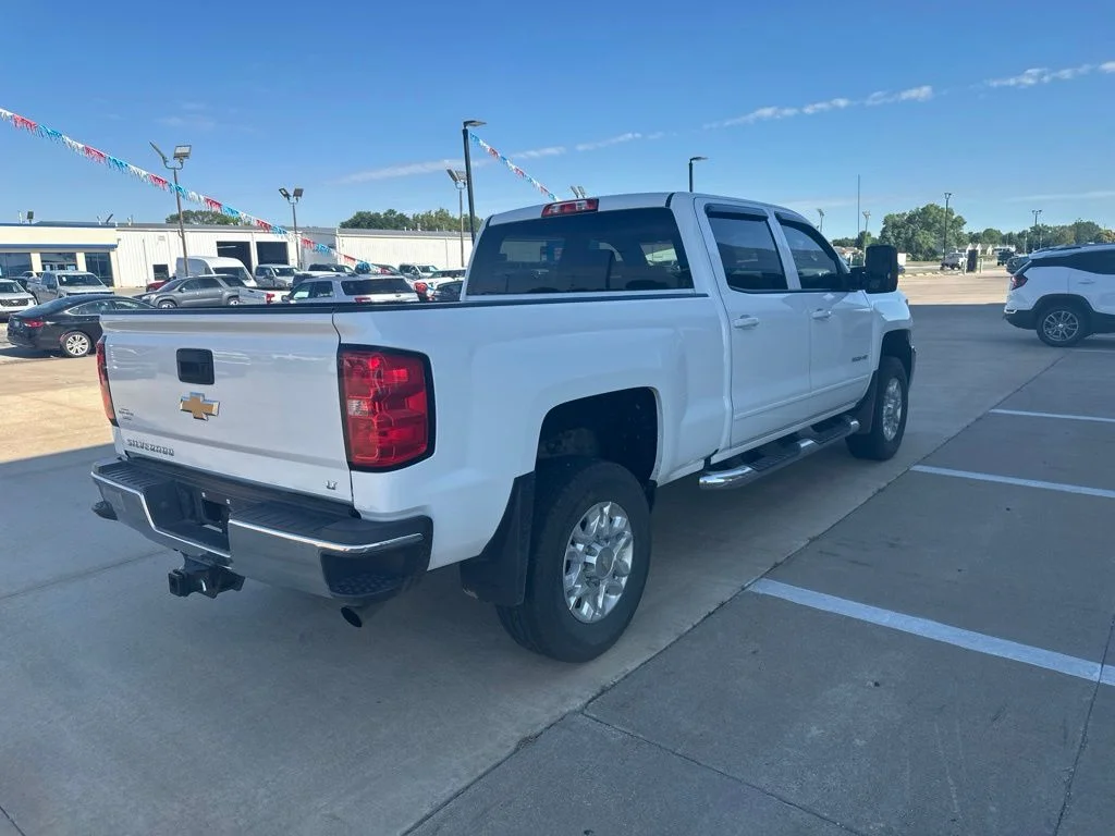 Used 2019 White Chevrolet LT image 32
