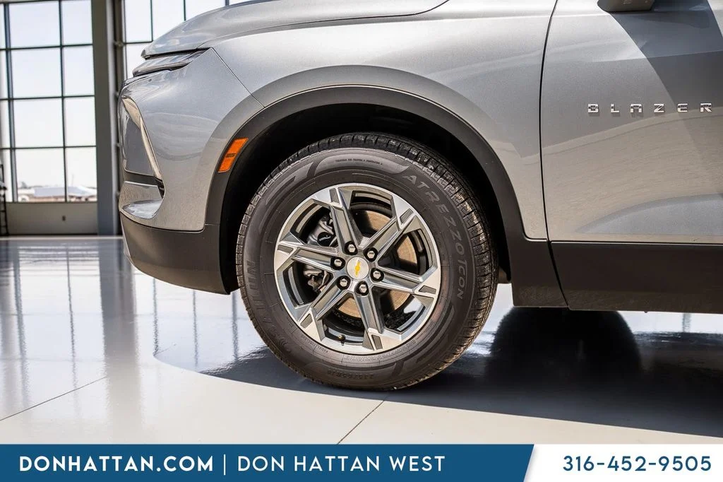 Used 2025 Gray Chevrolet LT image 39