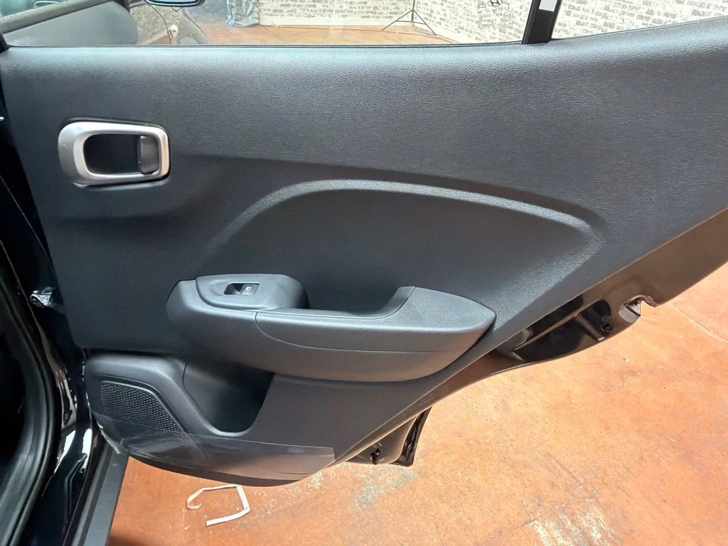 New 2026 Onyx Black Hyundai SE image 12