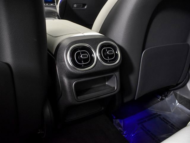 New 2026 Polar White Mercedes-Benz GLC 300 image 81