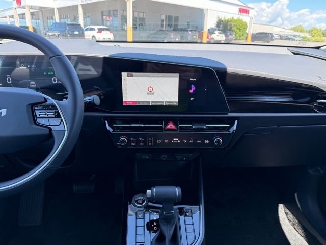 New 2026 Snow White Pearl Kia EX image 25